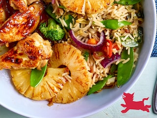 Ailes de poulet caramélisées et riz sauté à l’ananas