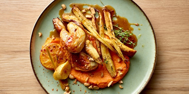 Perdreaux laqués à l’orange, panais rôtis et purée de butternut