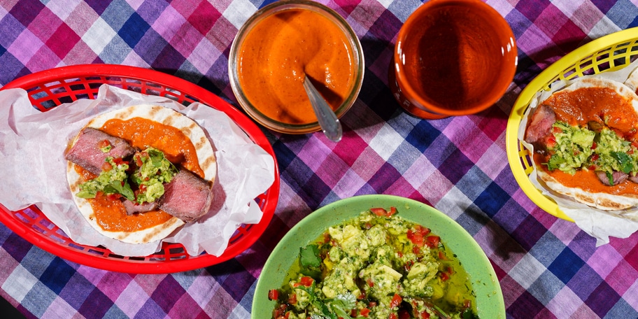 Tacos de steak avec salsa à l'avocat et salsa roja - Recette par Sofie Dumont