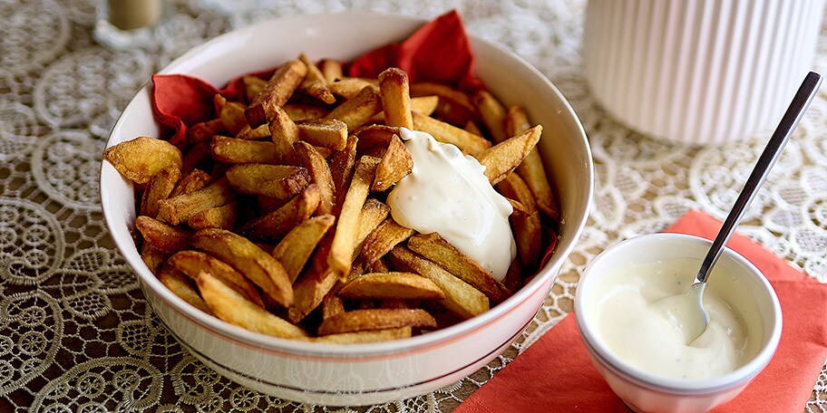 Frites traditionnelles et mayonnaise maison