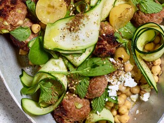 Boulettes d’agneau et salade de pois chiches