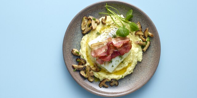 Geroosterde skrei met spek, gebakken shiitakes en puree met truffelolie