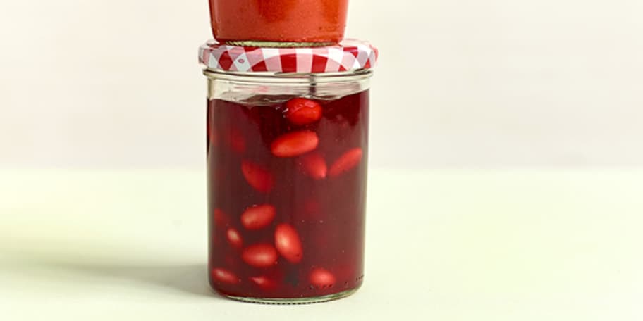 Rodebessengelei met vanille en amandelen