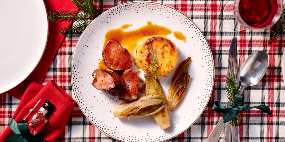 Filet pur de porc Black Pepper au jus, chicons braisés et gratins de patate douce