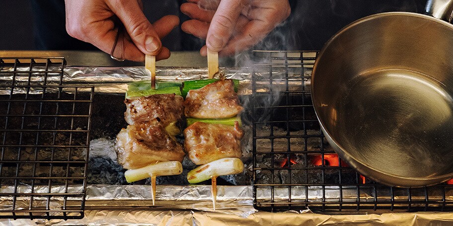 Huitres fumées au barbecue, sauce à l'échalote et à l'estragon