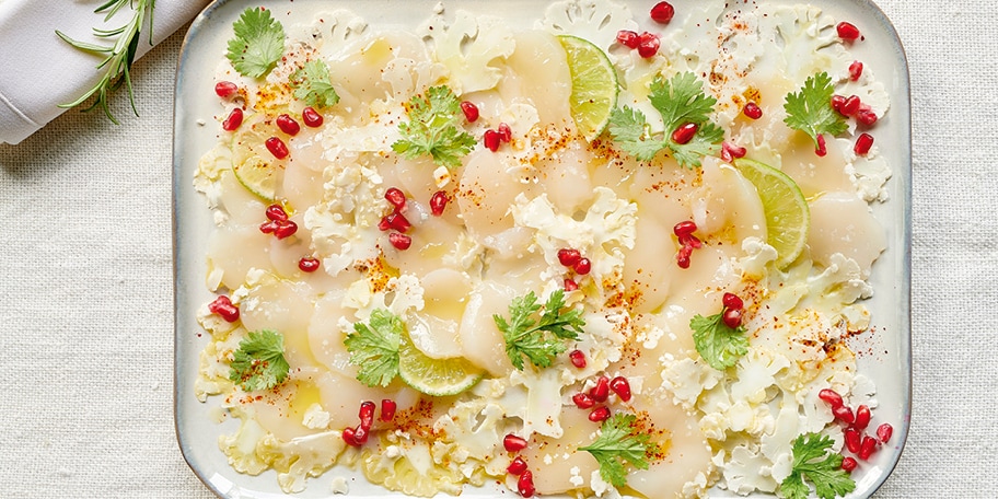 Carpaccio de noix de Saint-Jacques et de chou-fleur à la grenade