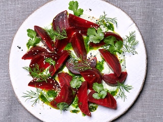 Betteraves à la crème de feta, skyr et coriandre