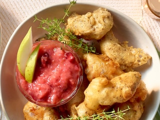 Kalkoenbeignets met peren-veenbessenchutney