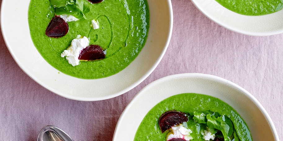 Lauwe soep met courgettes en waterkers