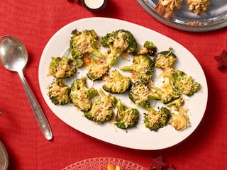 Goudbruine broccoliroosjes met parmigiano