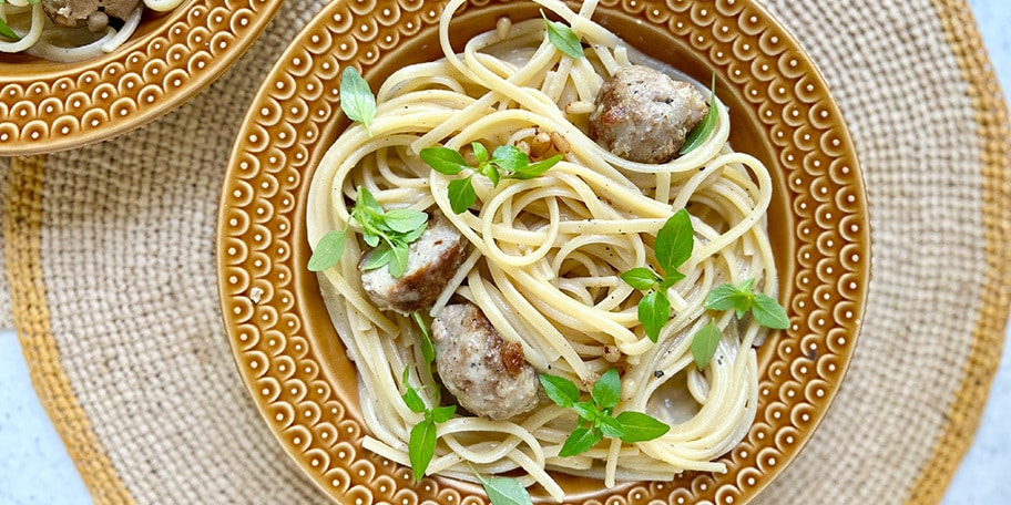 Pâtes crémeuses au citron et aux boulettes de viande
