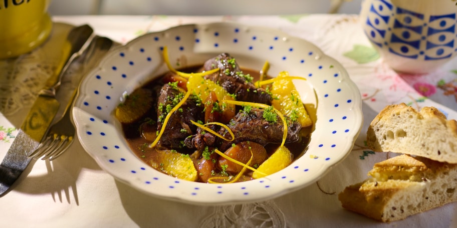 Daube van varkenswangetjes met sinaasappel