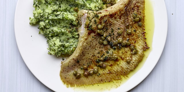 Raie meunière et purée aux herbes