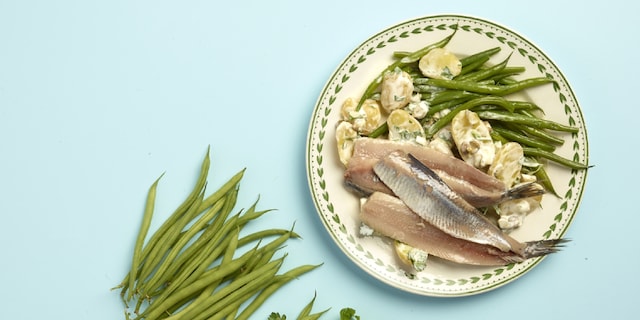 Maatjes et salade de pommes de terre tartare aux haricots verts