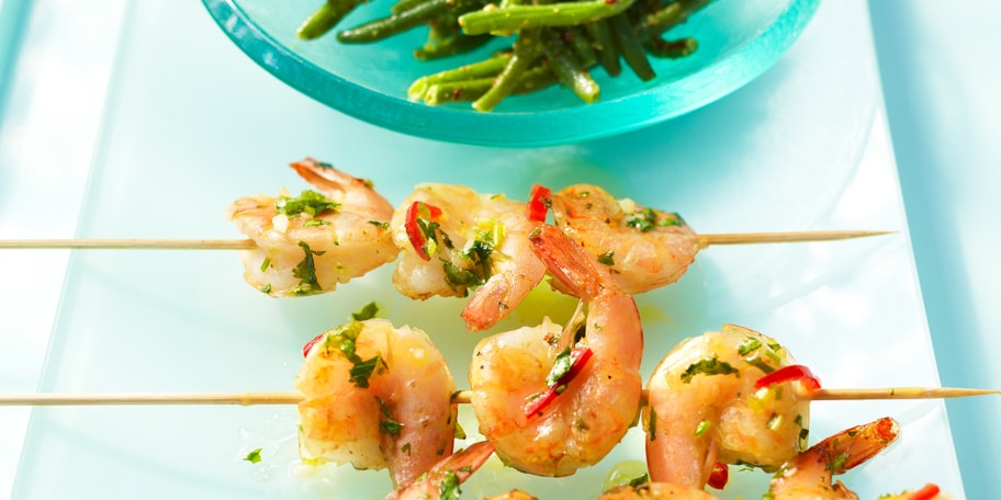 Brochettes de scampis avec salade de haricots verts