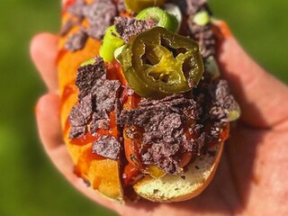 Chili cheese hot-dogs aux nachos bleus