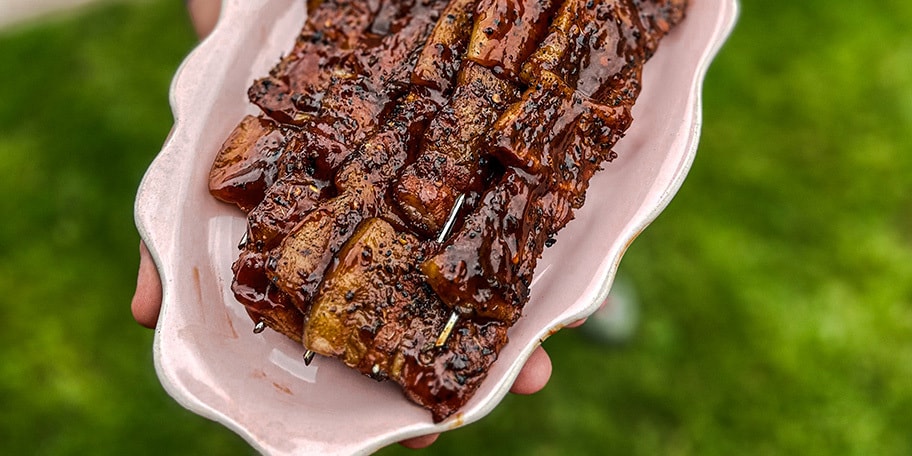 Lollipops de lard au barbecue