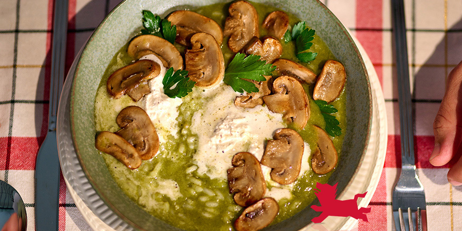 Groene risotto met champignons en parmezaanroom
