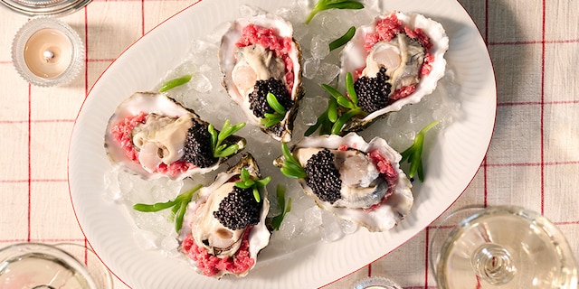 Huîtres au tartare de bœuf et aux perles de hareng