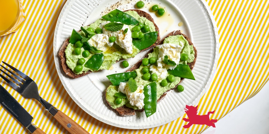 Boterhammen met erwtjespesto en mozzarella