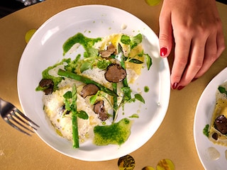 Pâtes fraîches à la truffe, huile de roquette et espuma