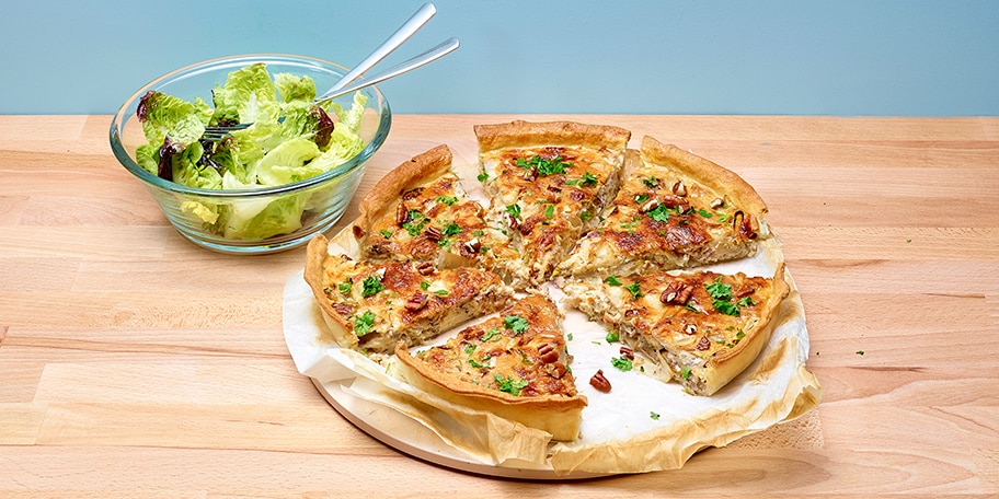 Quiche aux chicons, noix de pécan et emmental