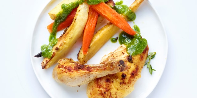 Poulet rôti aux légumes oubliés et pesto de kale