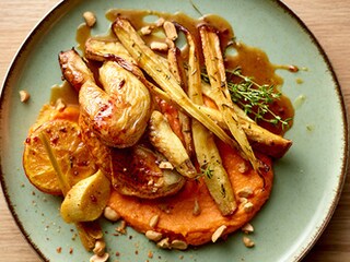 Gelakte patrijzen met sinaasappel, pastinaak uit de oven en butternutpuree