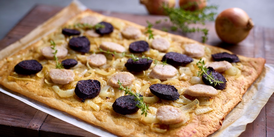 Tarte fine aux oignons et au boudin