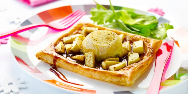 Bladerdeegjes met geitenkaas, appels en Luikse siroop