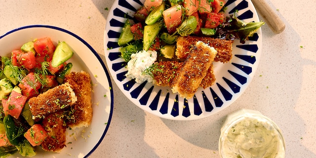 Griekse zomersalade met fetakroketjes