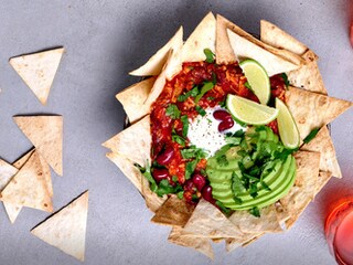 Gevogeltenacho’s met yoghurtsaus