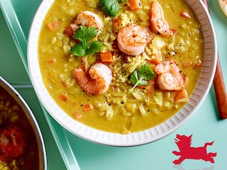 Soupe-repas aux crevettes, riz et lait de coco