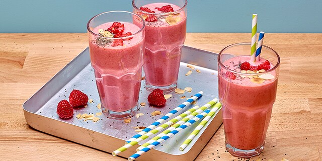 Smoothie met frambozen, amandelen en chiazaad