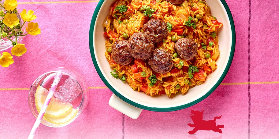 Riz pilaf aux tomates et aux boulettes