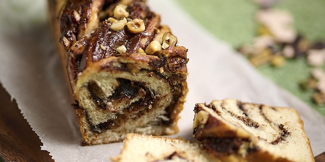 Babka met chocolade en hazelnoten