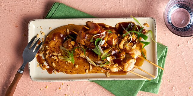 Kipsatés teriyaki en puree van kastanjepompoen met tahini