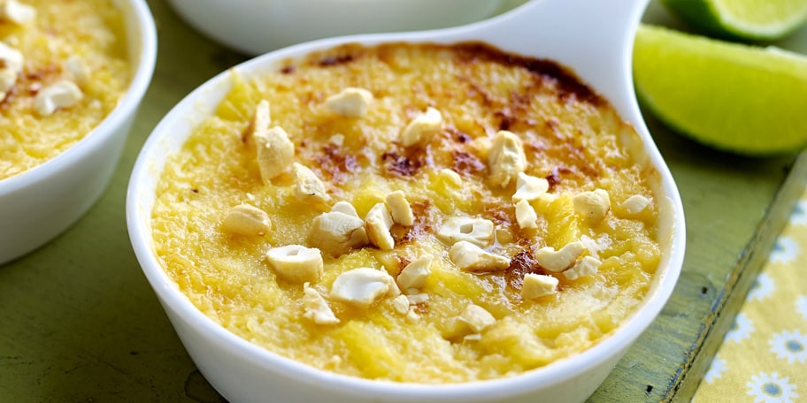 Gegratineerde ananas met cashewnoten