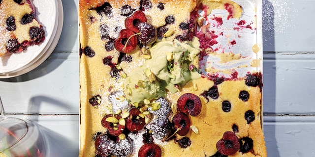 Kersenclafoutis met pistache-ijs