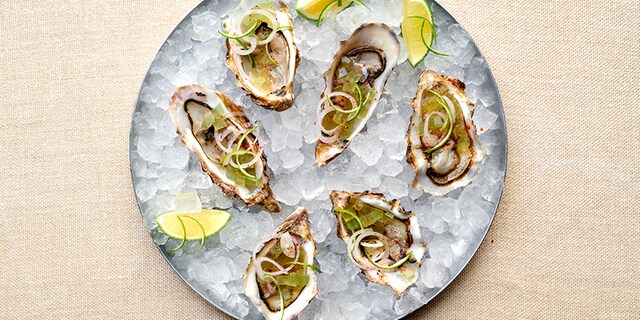 Oesters met komkommerazijngelei