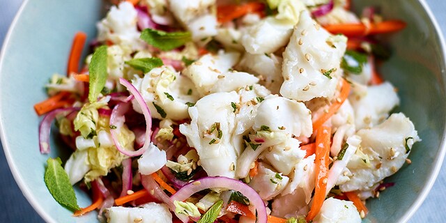 Vietnamese salade met zwarte heilbot