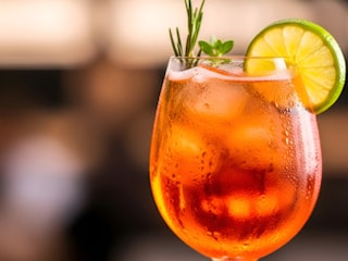 Cocktail: Spritz in een nieuw jasje met grapefruit en rozemarijn