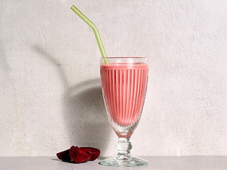 Vegan rodebiet-kaneelmilkshake