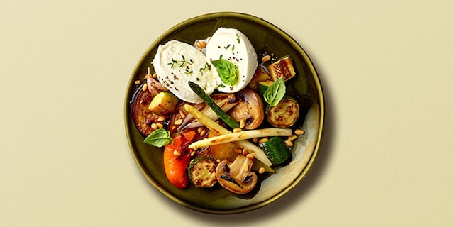 Gegrilde groenten met buffelmozzarella en kruidencroutons
