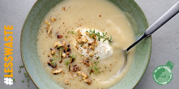 Knolseldersoep met noten en mascarpone