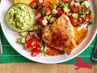 Gegrilde kip tex-mex, salsa, guacamole en tortillachips