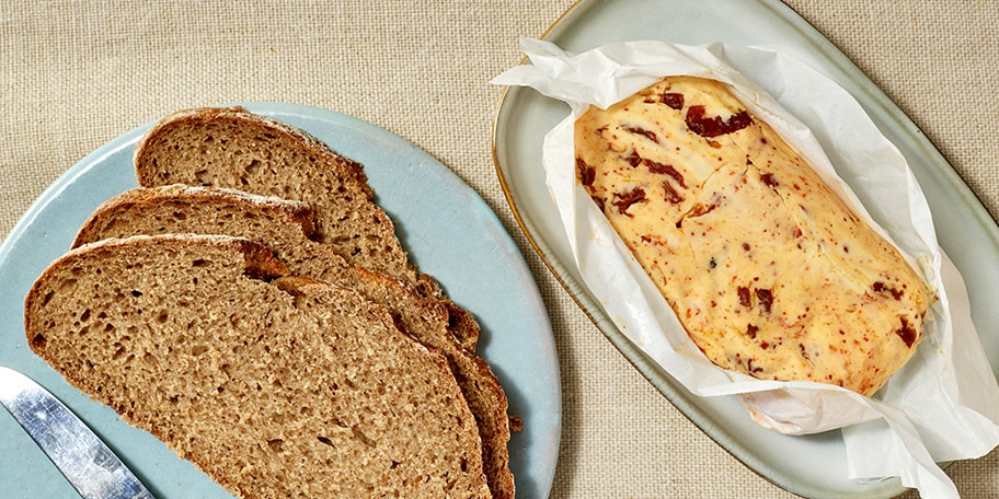 Boter met gedroogde tomaten