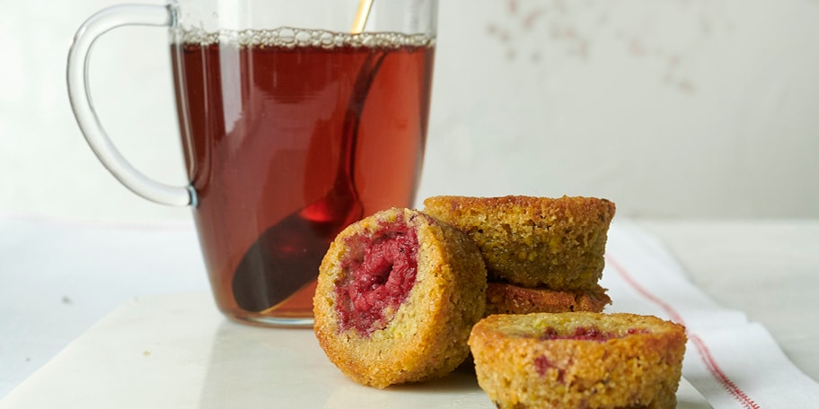 Mini amandines à la pistache et aux framboises