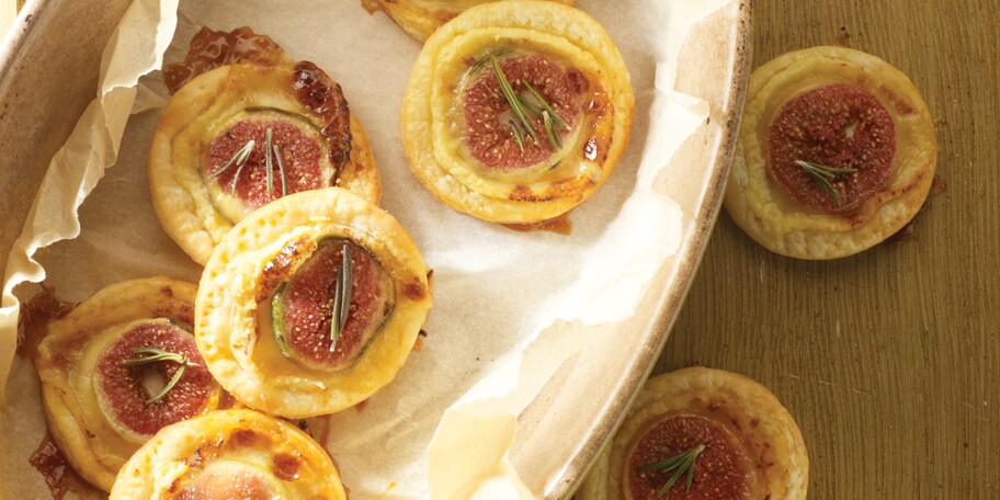Minipizza met geitenkaas, vijg en rozemarijn