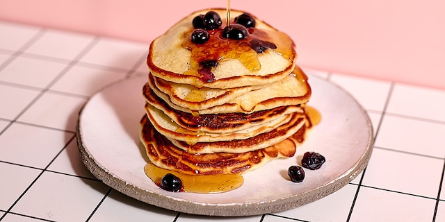 Pancakes met karnemelk en blauwe bessen